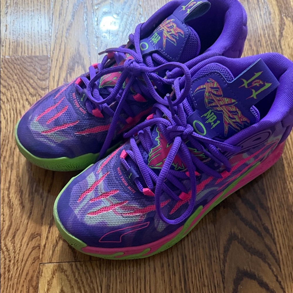 MELO KIDS SNEAKERS USED
